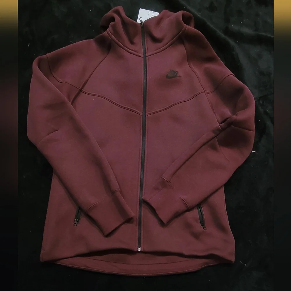 Nike Tech - Picture 2 of 3
